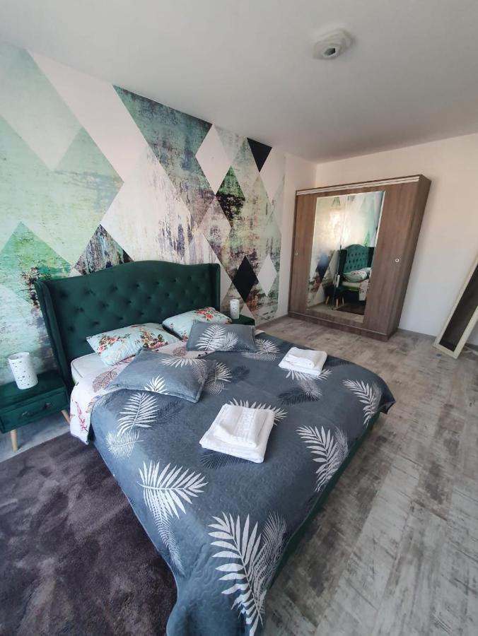 Studio 70 Brasov Luaran gambar