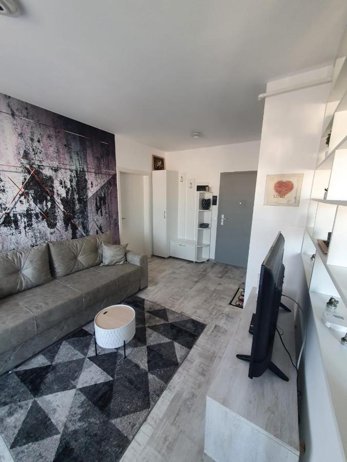 Studio 70 Brasov Luaran gambar