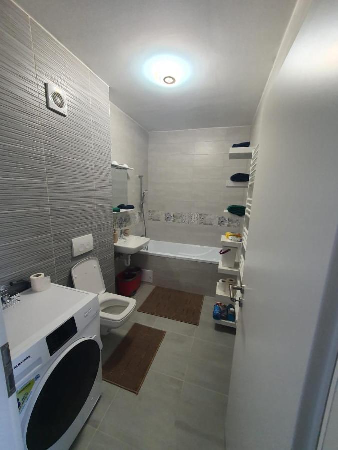 Studio 70 Brasov Luaran gambar