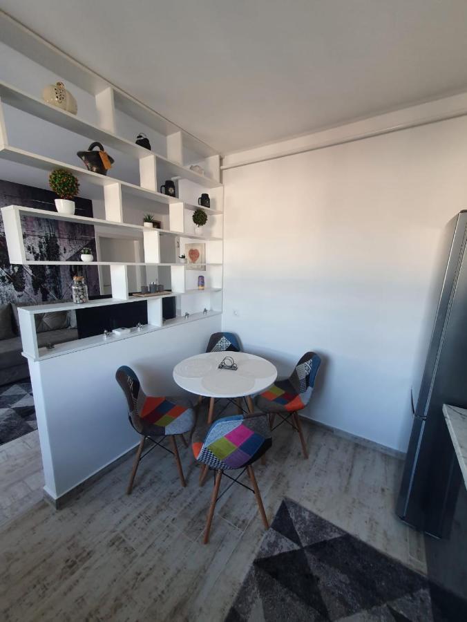 Studio 70 Brasov Luaran gambar
